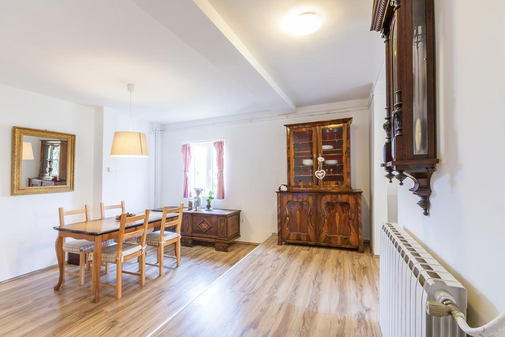 Apartments Oskar Баньоле Екстериор снимка