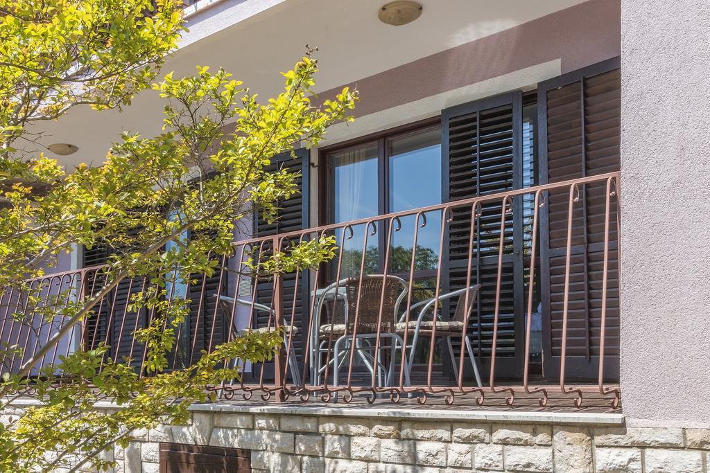 Apartments Oskar Баньоле Екстериор снимка